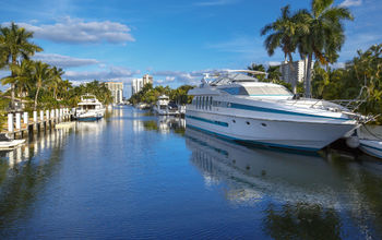 Luxurious yacht and waterfront homes in Fort Lauderdale, Florida (photo via Levranii / iStock / Getty Images Plus)