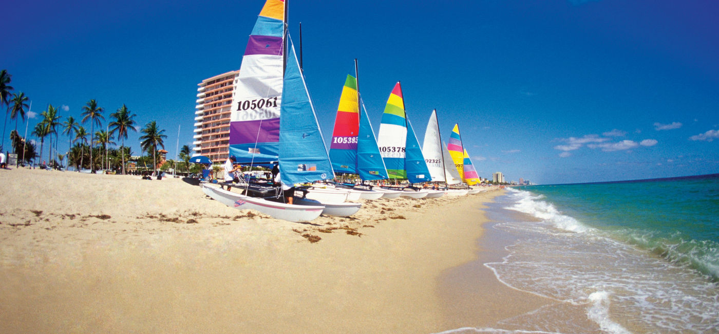 Image: Des catamarans sur la plage de Fort Lauderdale. (PHOTO: Medioimages/Photodisc / Photodisc)