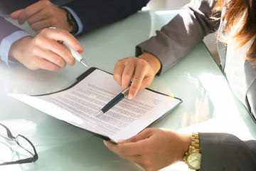 Essential Contract Clauses for Events for 2024 and Beyond