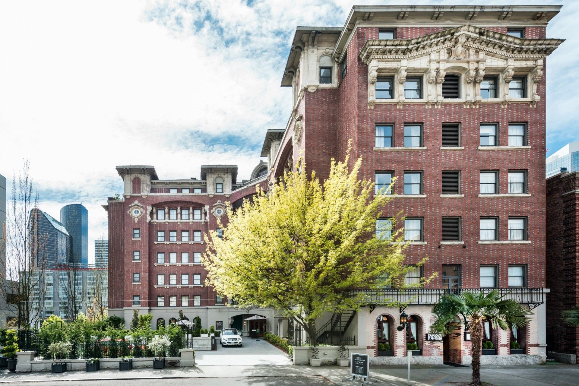 Washington State Legislators Debate Panic Buttons for Hotel Workers