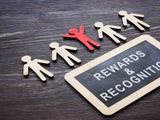 Top 10 Differences Between Employee Rewards and Recognition