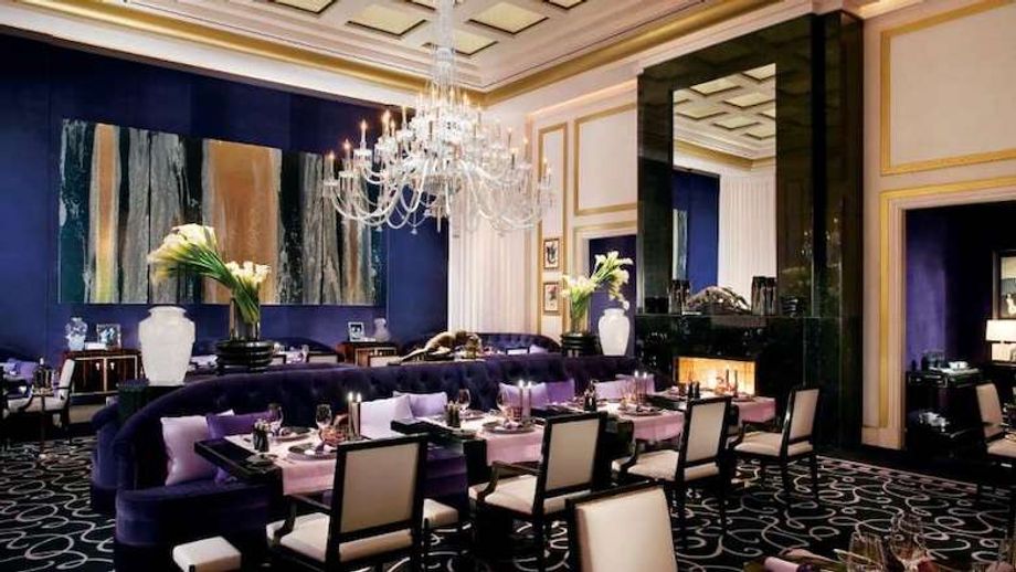 Joël Robuchon serves up a 16-course menu for groups to enjoy.