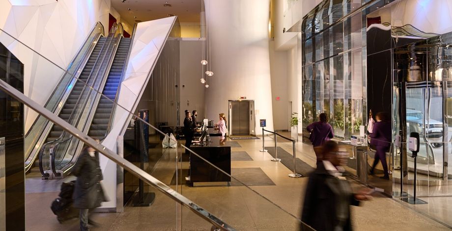 Radisson Blu Mall of America lobby