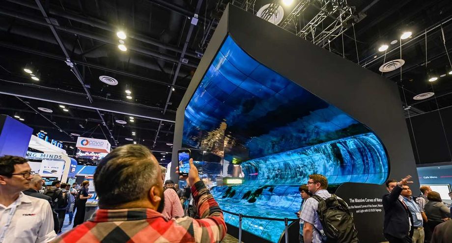LG Curve Wall