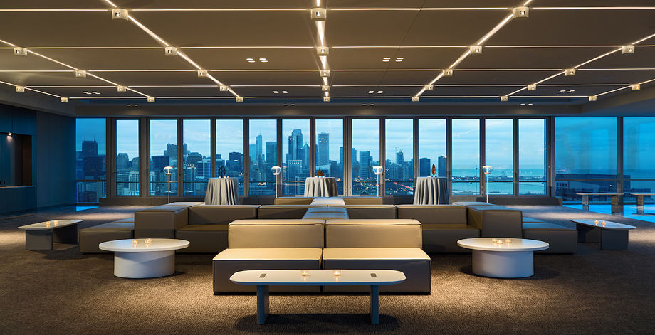 2.Marriott Marquis Chicago couch