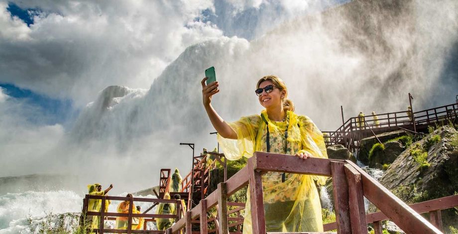 Niagara Cave of the   Winds
