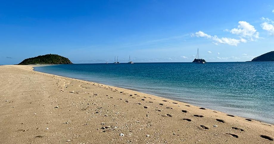 The uninhabited island not far from Hayman Island