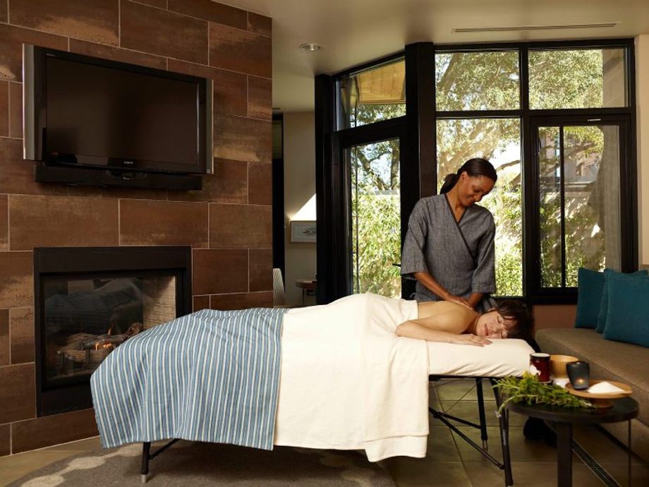 Every suite and villa at Bardessono can be converted into a spa, with in-room massages, facials or bathing experiences.