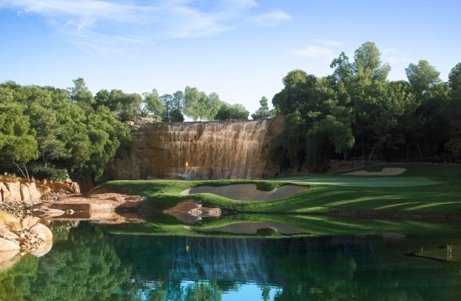 The 18th green at the Wynn Golf Club.