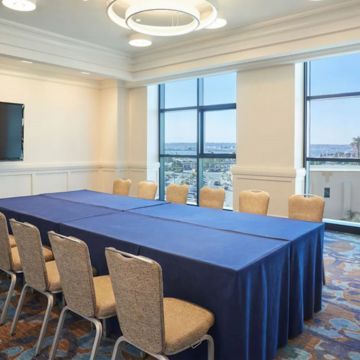Private Meeting Room (600sf and above)