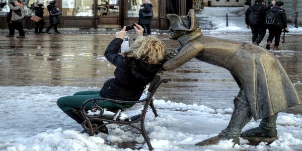 Digital natives reveal what and who gets their attention with online travel reviews