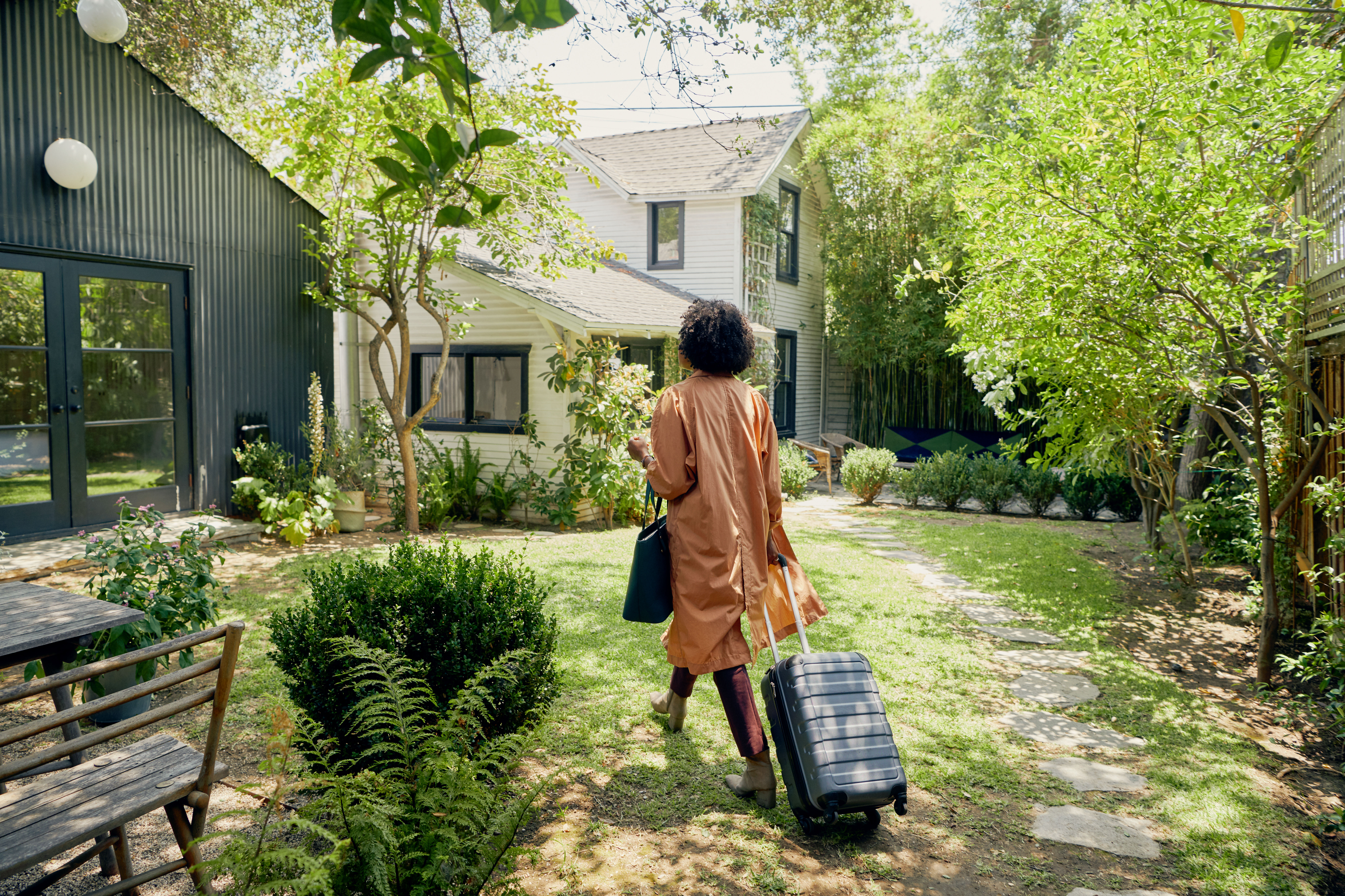 airbnb coronavirus layoffs