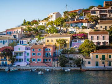 How an email to the prime minister and algorithms helped Greece bring tourists back