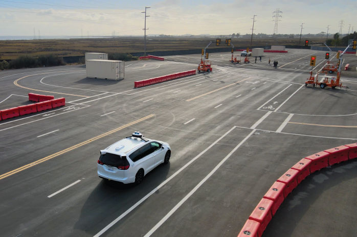 Lyft offloads self-driving car unit to Toyota