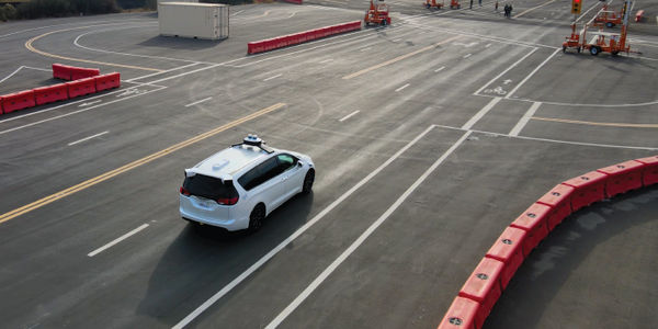 Lyft offloads self-driving car unit to Toyota