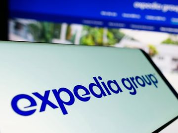 Hopper and Expedia's Vrbo Partner on Global Vacation Rentals