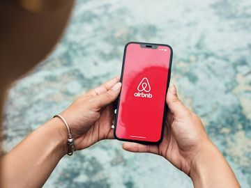 Airbnb removes 100,000 listings, expands listing verification