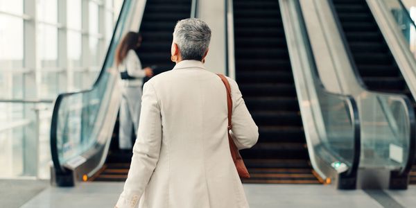 travel-forward-report-2026-woman-airport