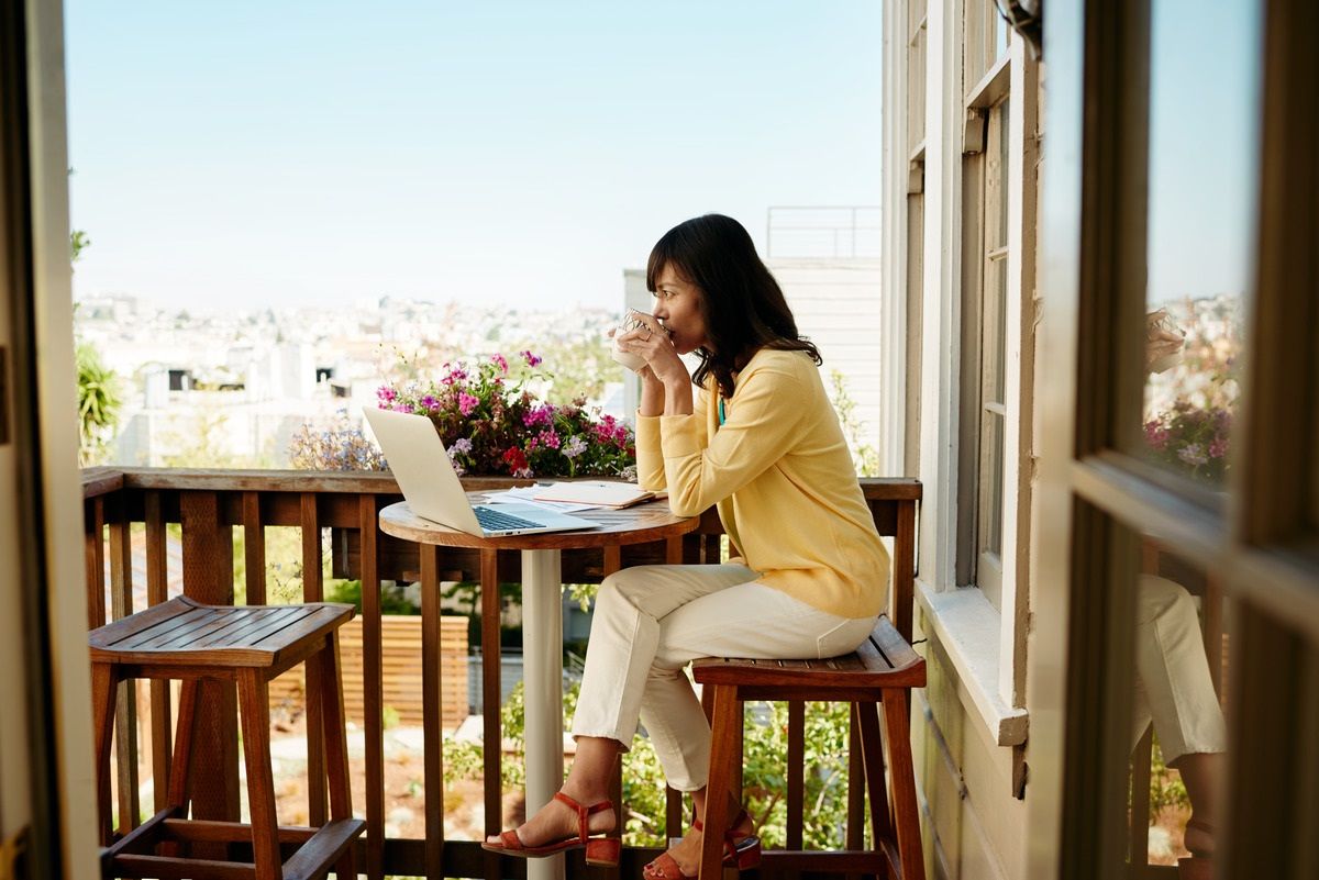 How Airbnb grows its host community through online marketing