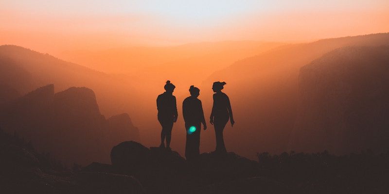 women-travel-leadership