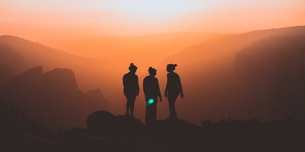 women-travel-leadership