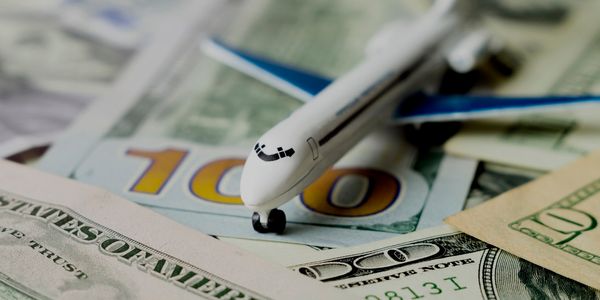 Why does the financial community not value digital innovation at airlines?