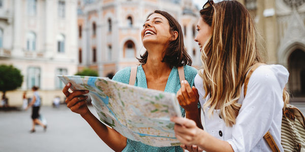 travel searching with map