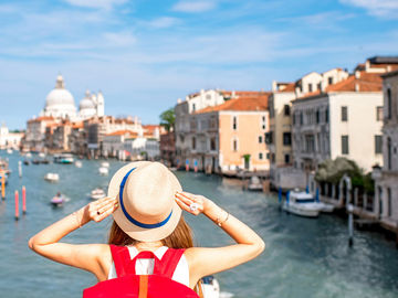Business travelers take booking freedom, age differences ease Business travelers take booking freedom, age differences ease