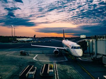  alt="Airlines social media Facebook Twitter"  title="Airlines social media Facebook Twitter" 