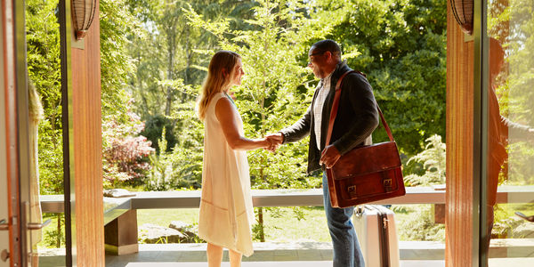 Airbnb CFO out new COO named