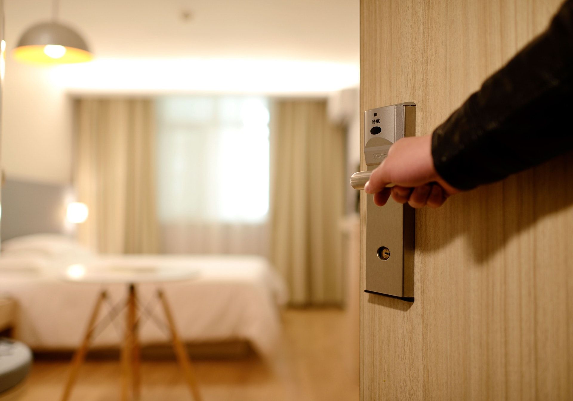 New Expedia report explores rise of “bleisure” travelers