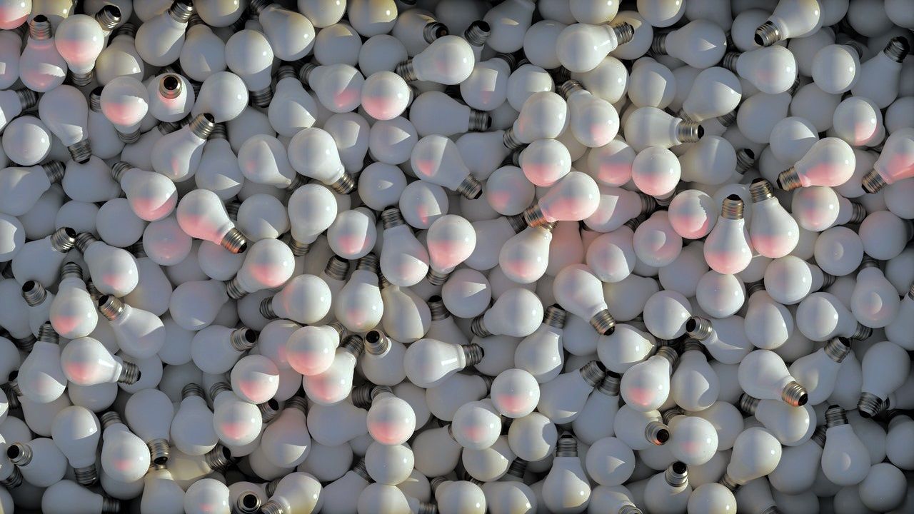  alt="light-bulbs-startups"  title="light-bulbs-startups" 