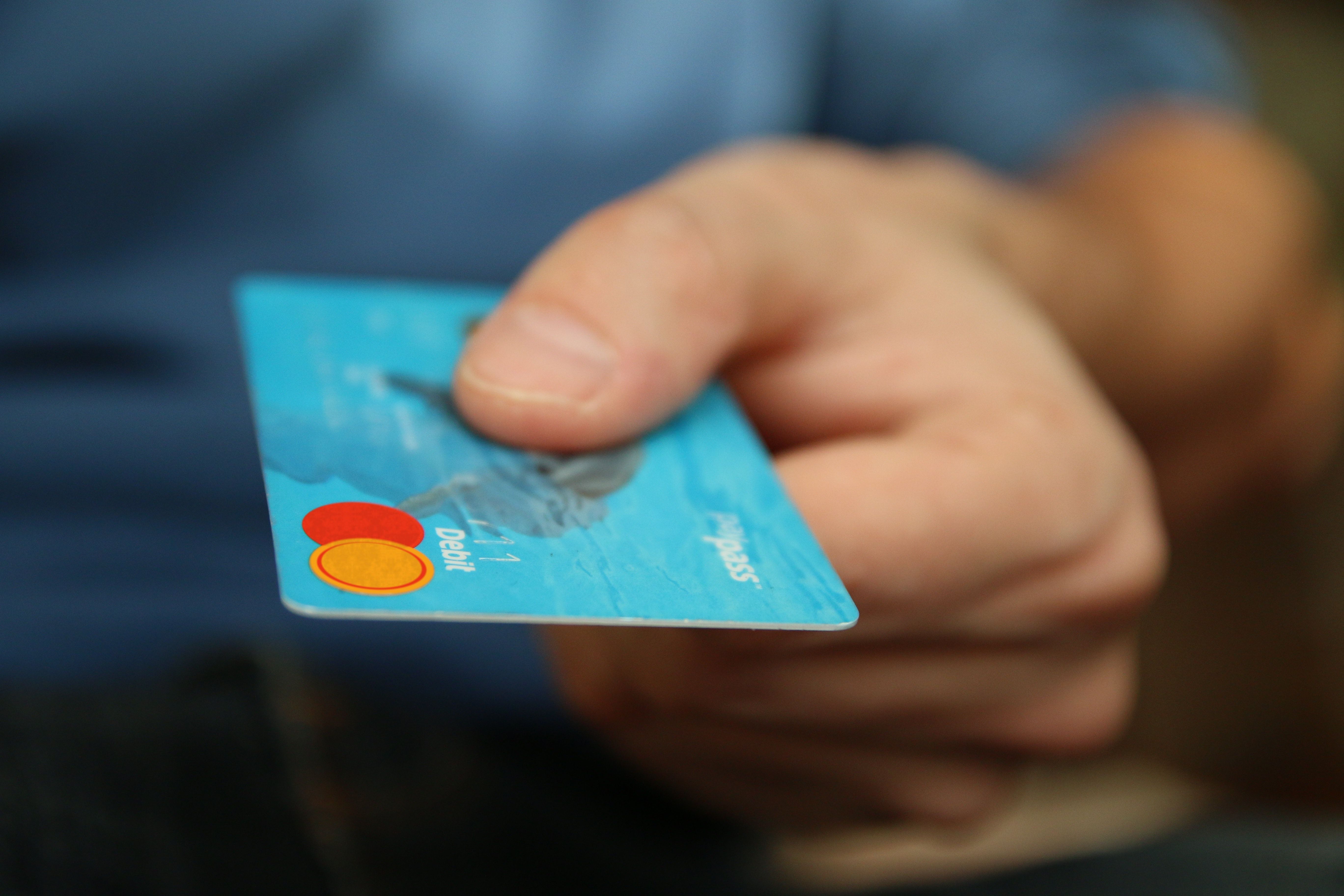 Which payment methods are accepted by airline apps?