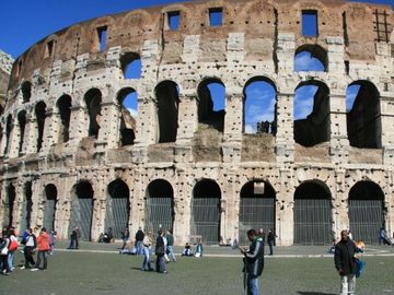 Gladiators Travelzoo, FareCompare in meta Twitter battle over fare alerts