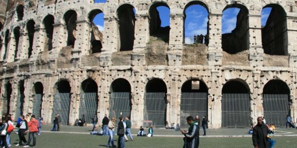 Gladiators Travelzoo, FareCompare in meta Twitter battle over fare alerts