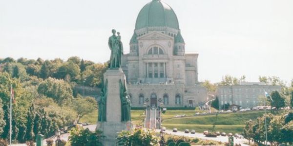 Top travel websites in Canada - February 5 2011