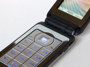 Survey: What do people do with their smartphones when travelling?