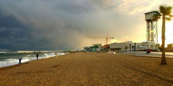 Web service launches to reimburse travellers for rain or lack of sun