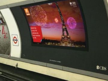 Mini-travel guides come to digital screens on the London Tube