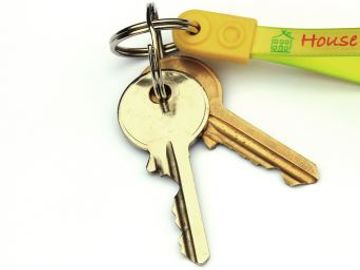 Five questions over in-house or outsourcing of hotel web marketing