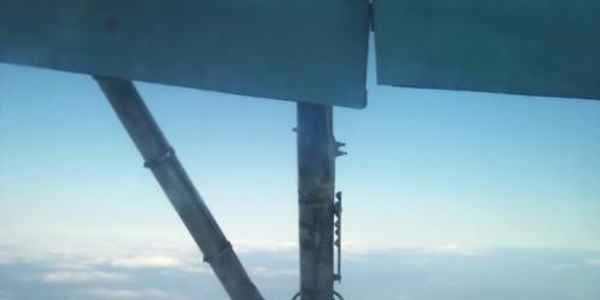 Hey, a wheel just fell off the aircraft, take a picture