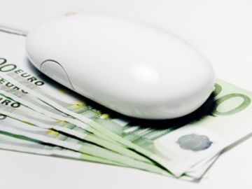 Six out of ten Europeans now booking travel via the web