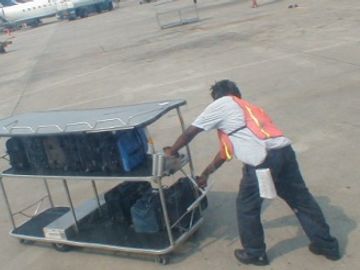 Airport handlers to be armed with mobile luggage tracking tools