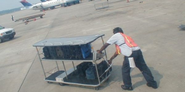 Airport handlers to be armed with mobile luggage tracking tools