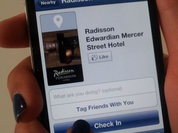 Hotel guests to get late check-outs for social media check-ins Hotel guests to get late check-outs for social media check-ins