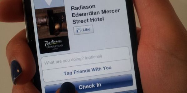 Hotel guests to get late check-outs for social media check-ins