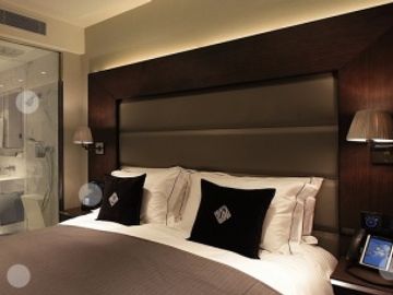 Hotel puts iPad in every room, claims most hi-tech in town