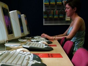 Consumers failing to let go of social media even when on holiday
