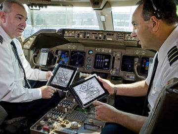 United Airlines distributes iPads to pilots for navigation charts