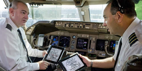 United Airlines distributes iPads to pilots for navigation charts